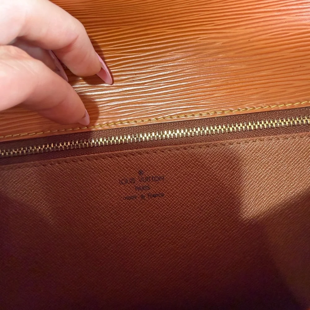 Louis Vuitton Epic‎ Seller Dragonne Clutch